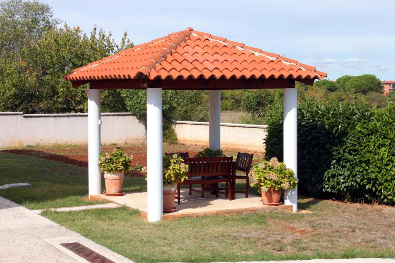 Apartments With A Parking Space Valbandon, Fazana - 7296 Stinjan Exterior photo