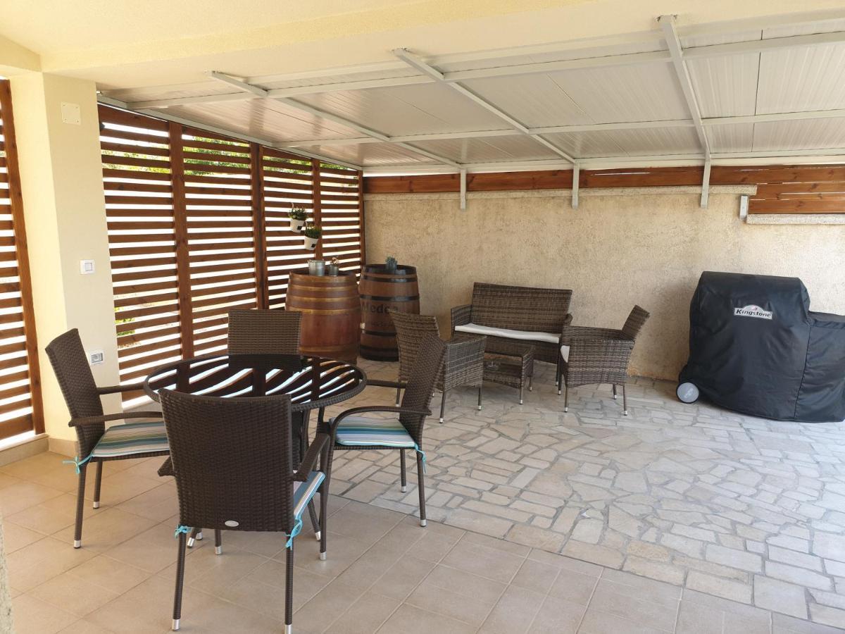 Apartments With A Parking Space Valbandon, Fazana - 7296 Stinjan Exterior photo